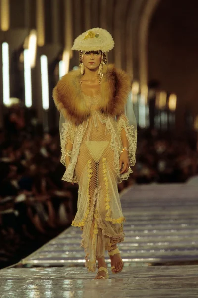 Look 32